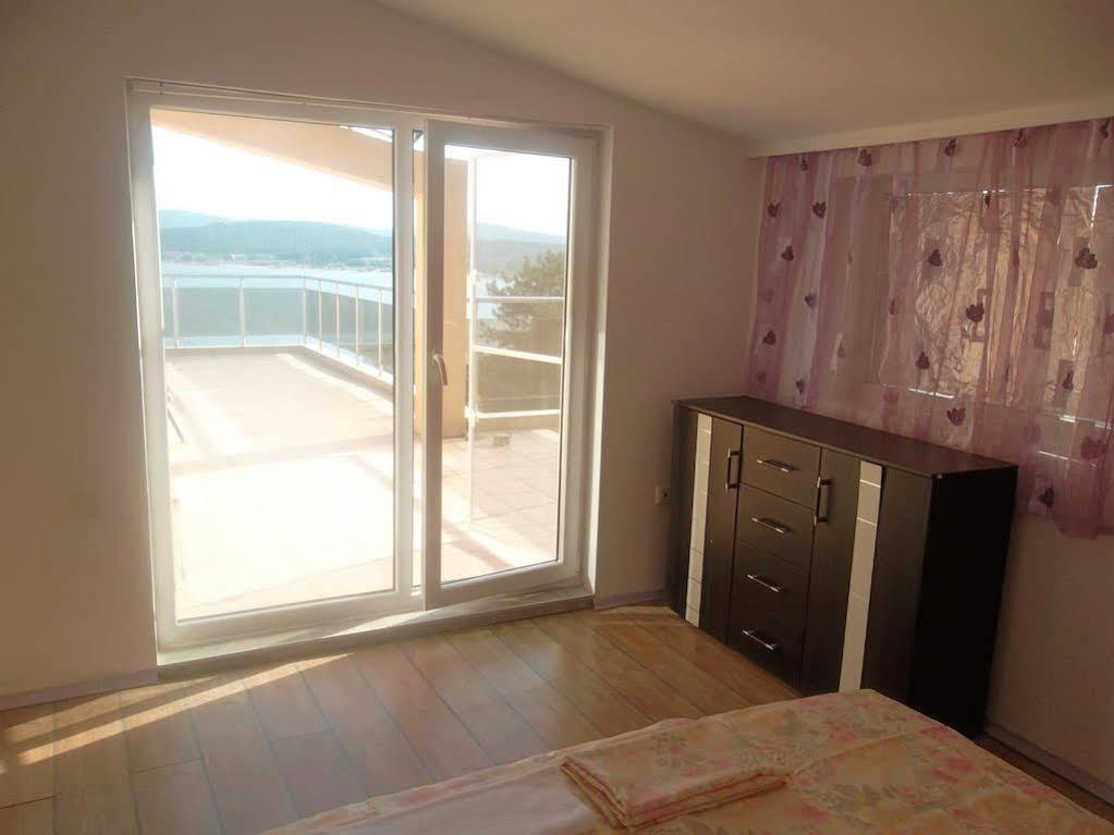 Safo Apartments&Rooms Sozopol Buitenkant foto