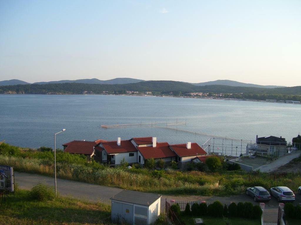 Safo Apartments&Rooms Sozopol Buitenkant foto